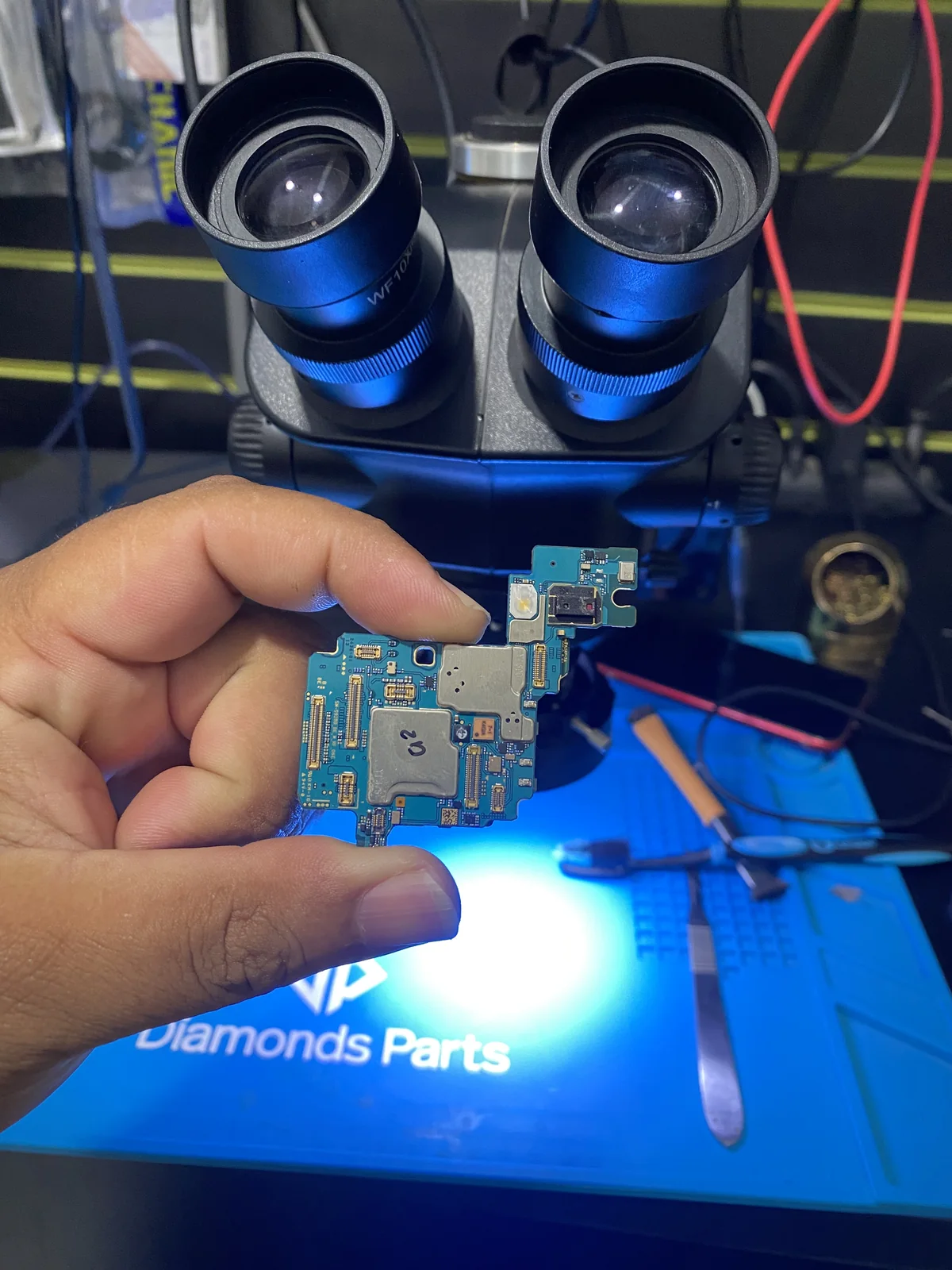 Placa de smartphone na bancada